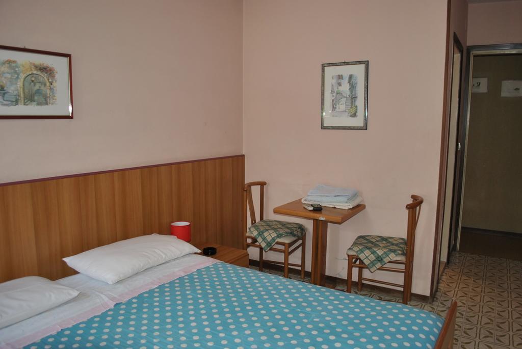 Albergo Alla Rocca Garda  Pokój zdjęcie