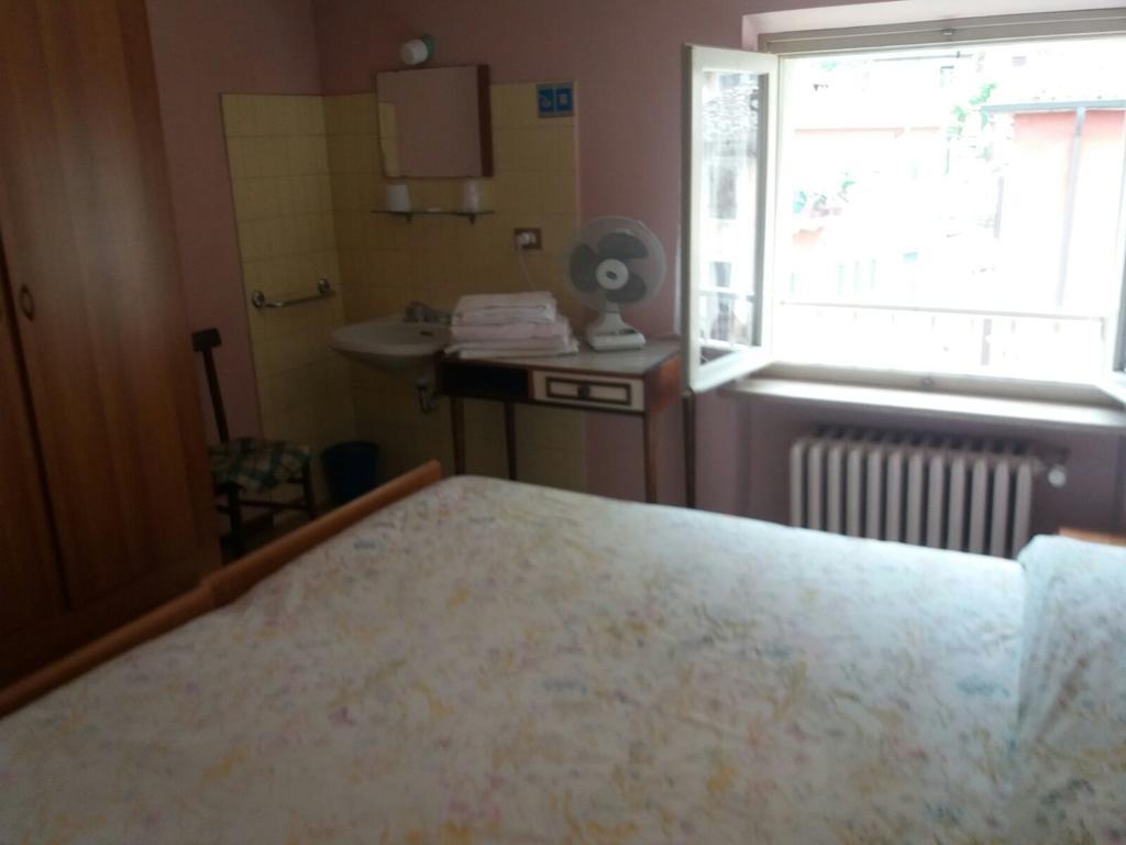 Albergo Alla Rocca Garda  Zewnętrze zdjęcie
